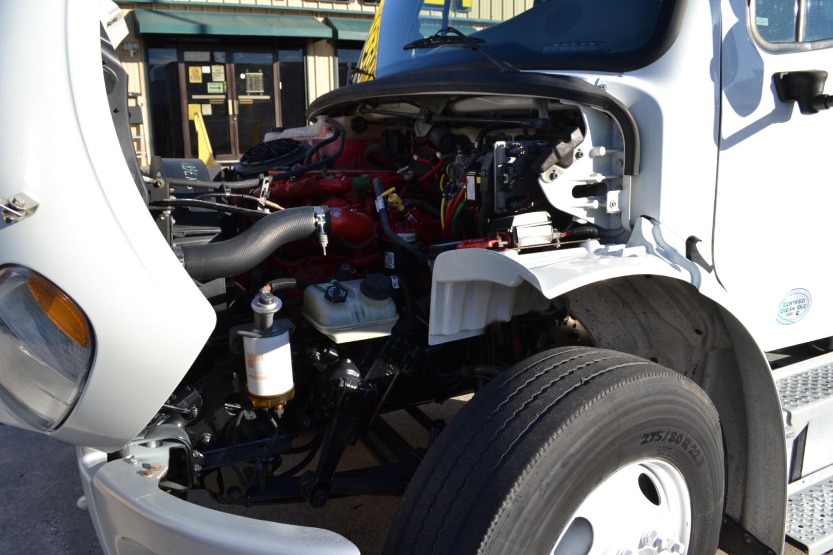 2015 WHITE /GRAY FREIGHTLINER M2-106 with an CUMMINS ISB 6.7L 220HP engine, ALLISON 2100HS AUTOMATIC transmission, located at 9172 North Fwy, Houston, TX, 77037, (713) 910-6868, 29.887470, -95.411903 - Photo#13